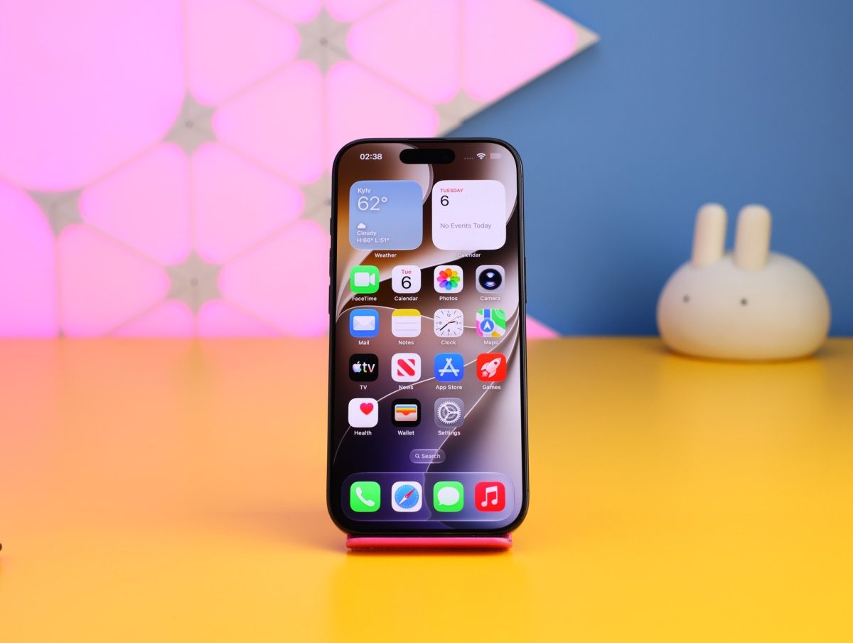 Смартфон Apple iPhone 16 Pro 128GB Black Titanium (MYND3) Б/У фото 2