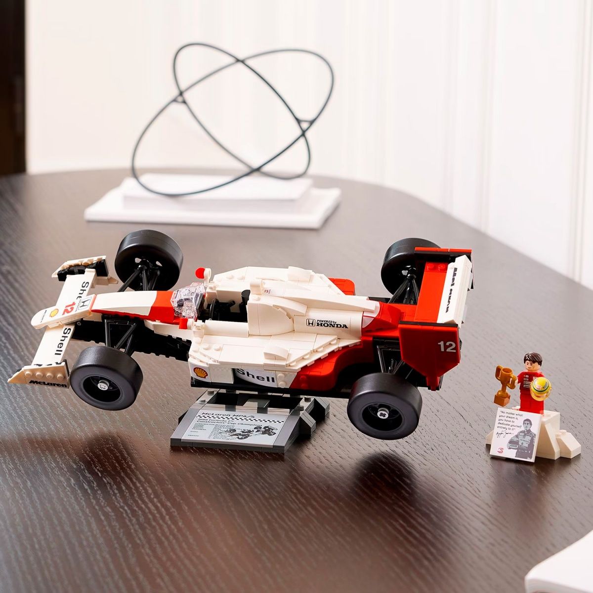 Конструктор LEGO Icons McLaren MP4/4 и Айртон Сенна (10330)