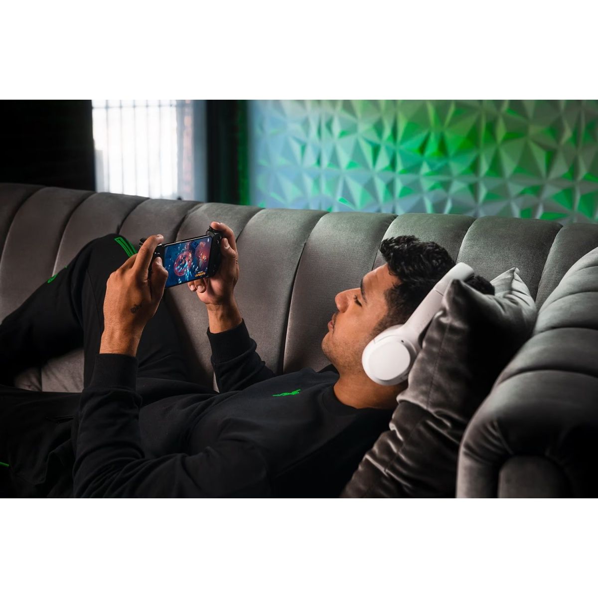 Геймпад Razer Kishi V2 for iOS Lightning Black (RZ06-04190100-R3M1)