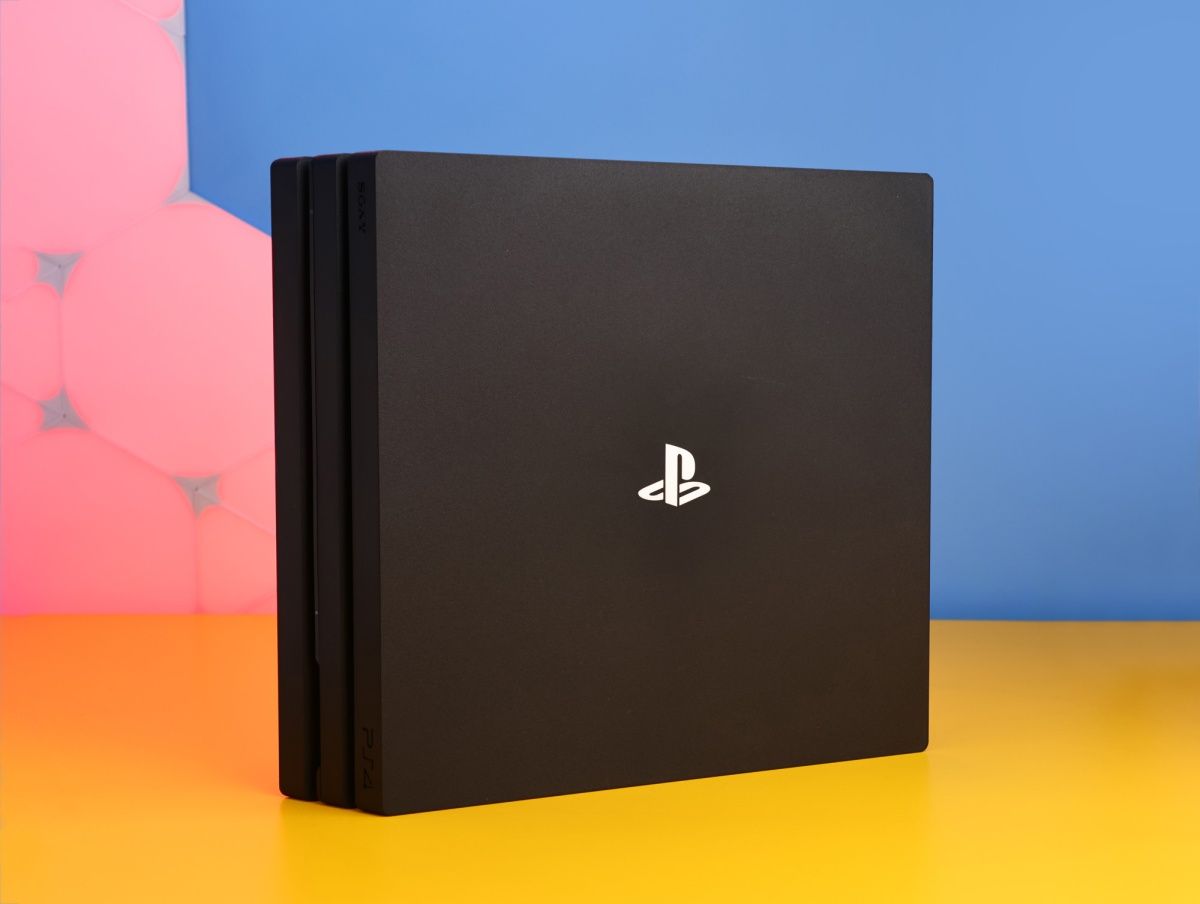 Ігрова консоль Sony PlayStation 4 Pro 1TB Black Б/У фото 2