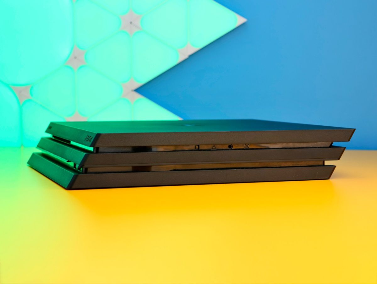 Ігрова консоль Sony PlayStation 4 Pro 1TB Black Б/У фото 3