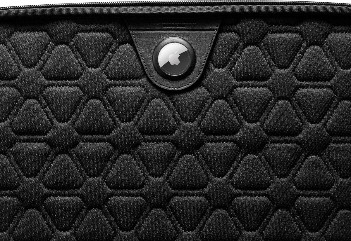 Чохол-папка Spigen Rugged Armor Pro Pouch Black для MacBook Pro 14