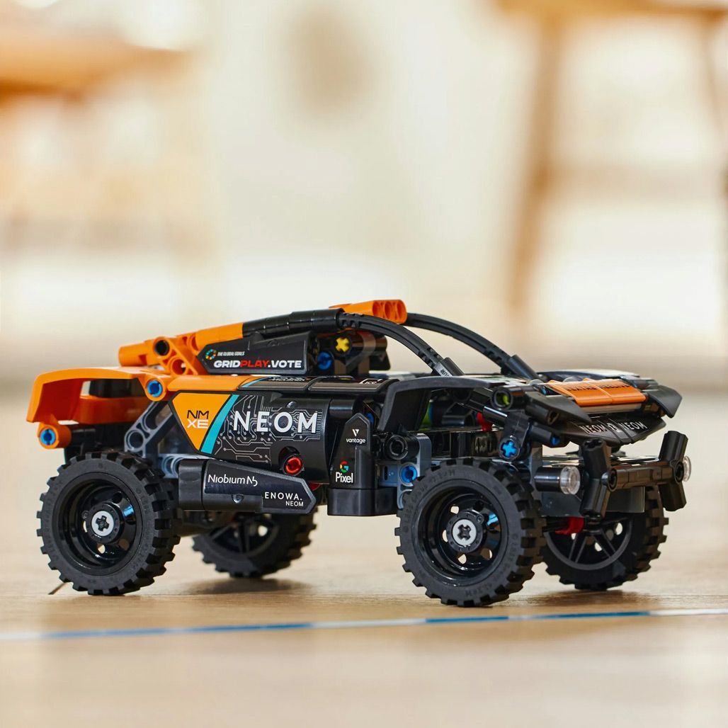 Конструктор LEGO Technic Автомобіль для перегонів NEOM McLaren Extreme E (42166)