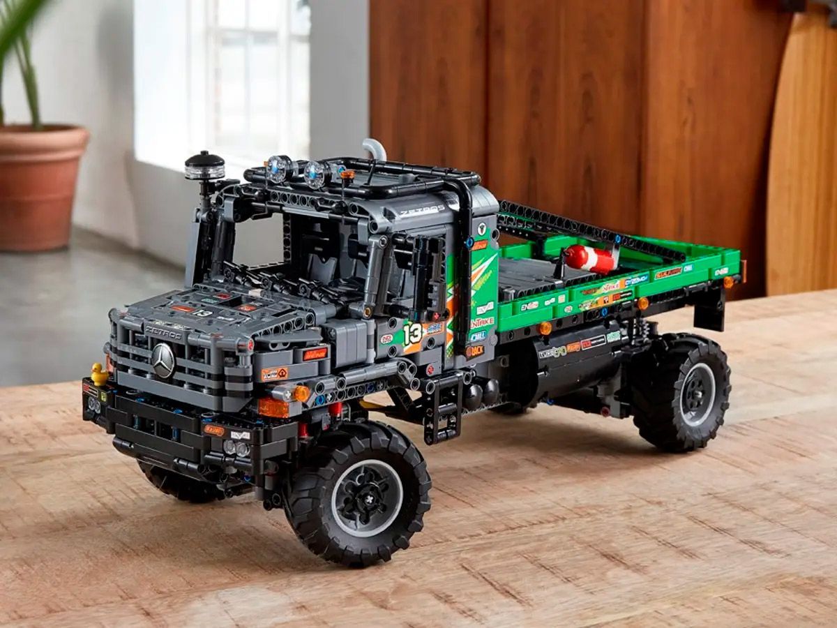 Конструктор LEGO Technic Mercedes-Benz Zetros (42129)