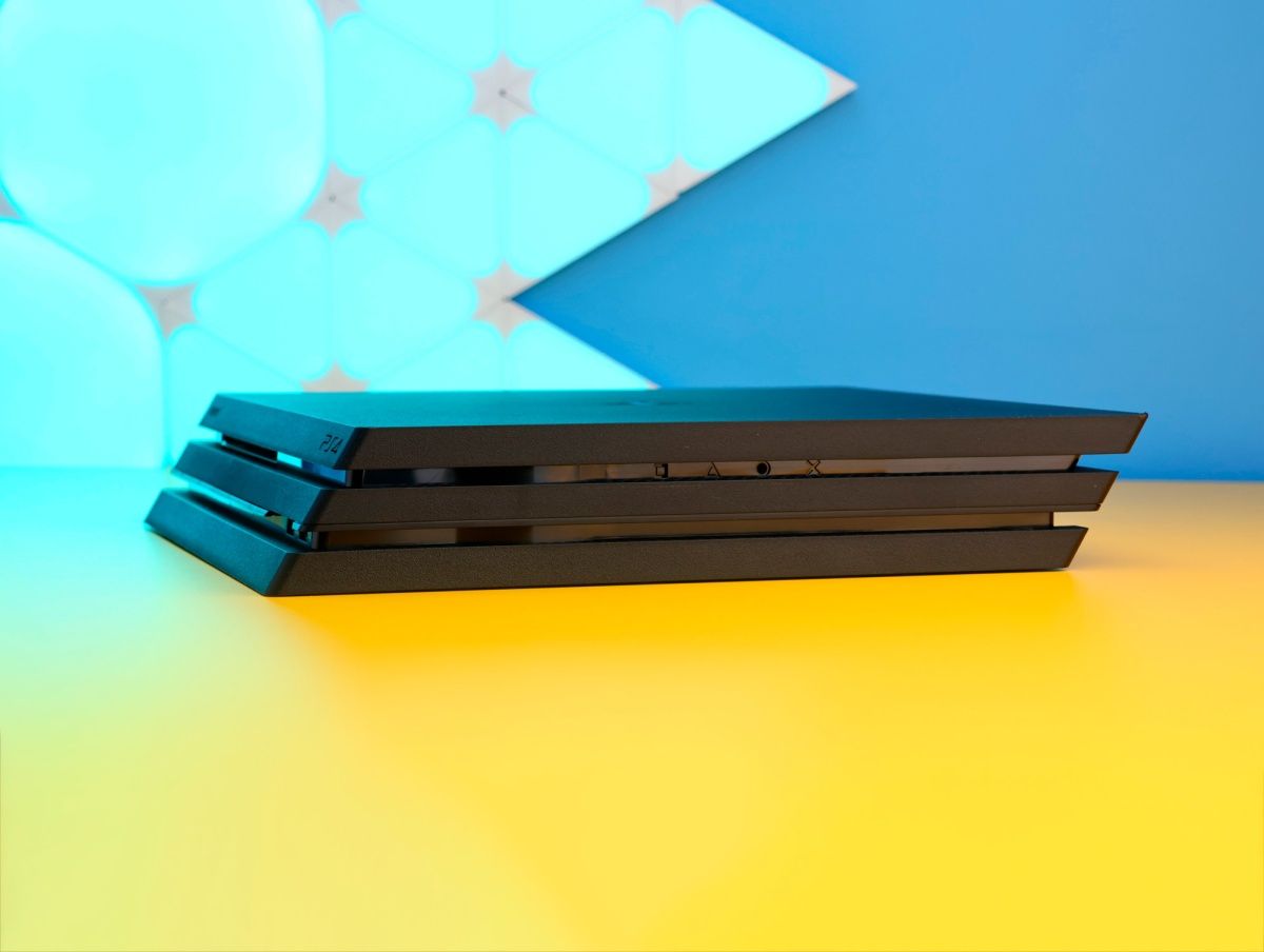 Ігрова консоль Sony PlayStation 4 Pro 1TB Black Б/У фото 3