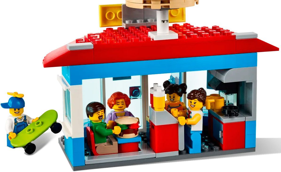 Конструктор LEGO City Міська площа (60271)