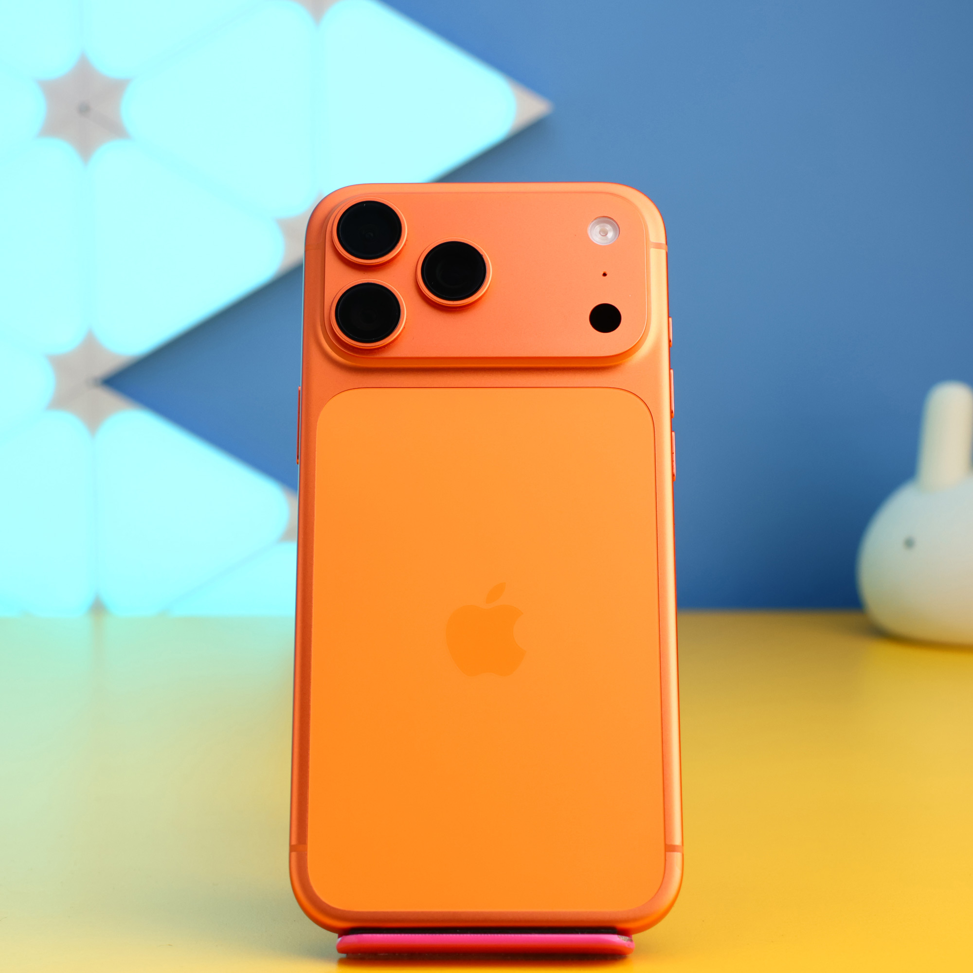 Смартфон Apple iPhone 17 Pro Max 1TB Cosmic Orange (MFYW4) Б/У