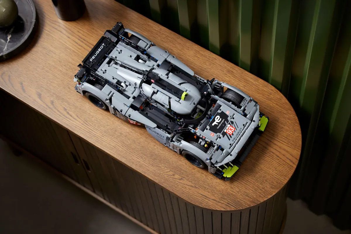 Конструктор LEGO Technic Peugeot 9X8 24H Le Mans Hybrid Hypercar (42156)