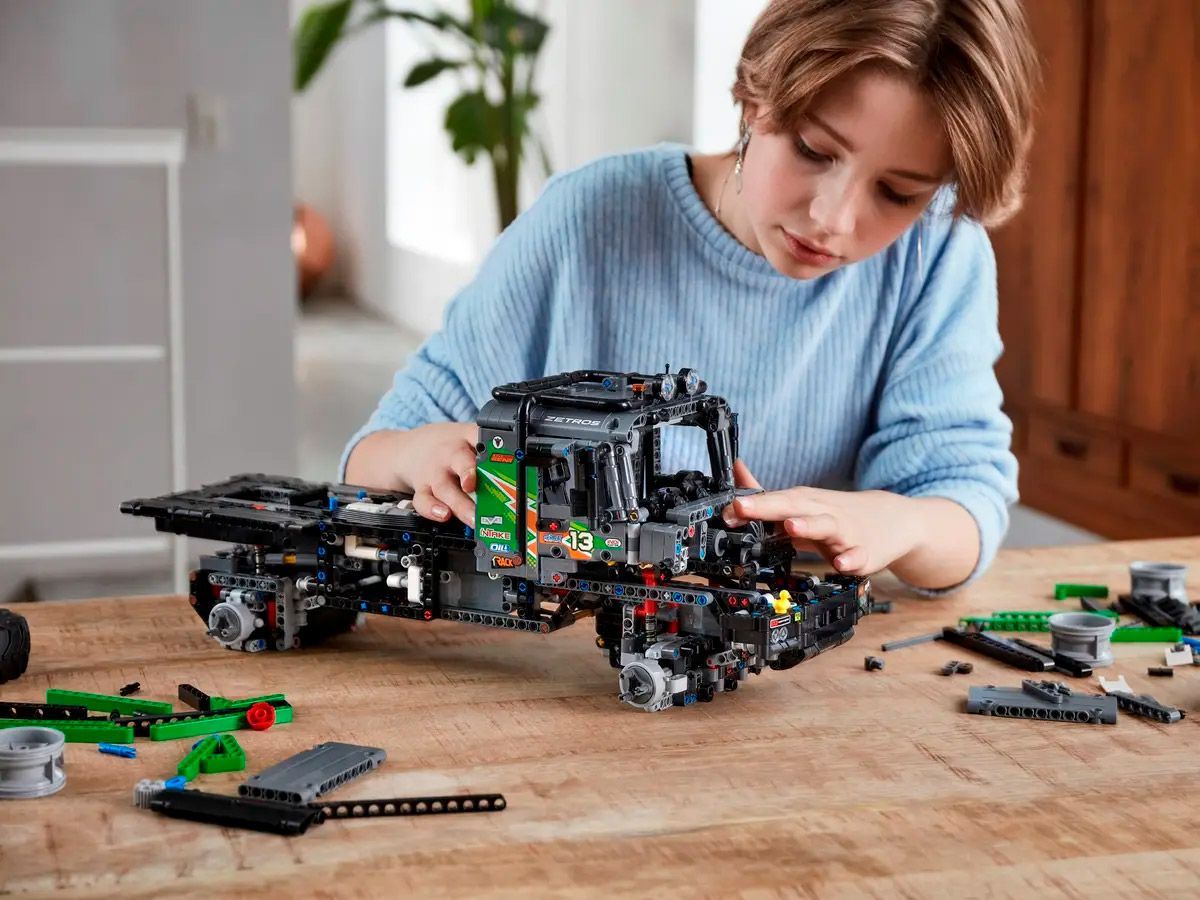 Конструктор LEGO Technic Mercedes-Benz Zetros (42129)