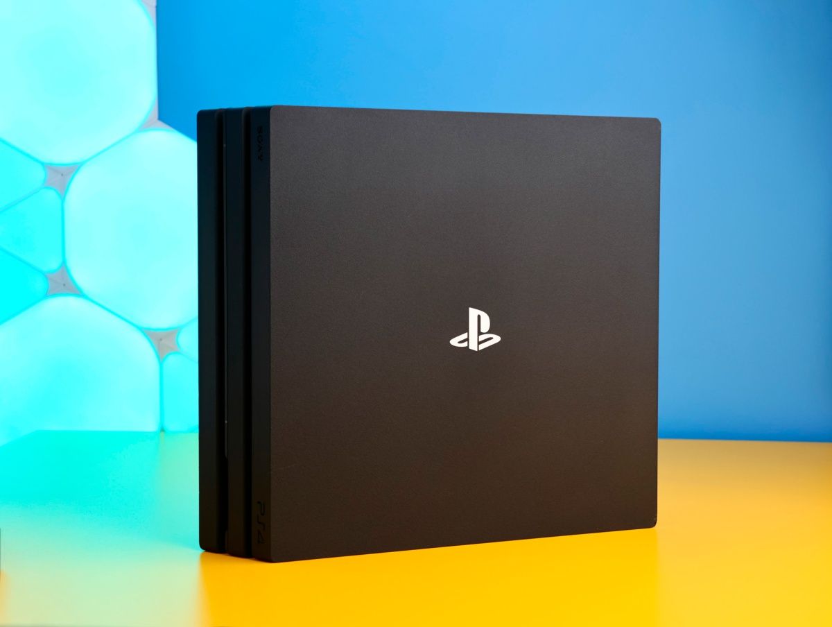 Ігрова консоль Sony PlayStation 4 Pro 1TB Black Б/У фото 2