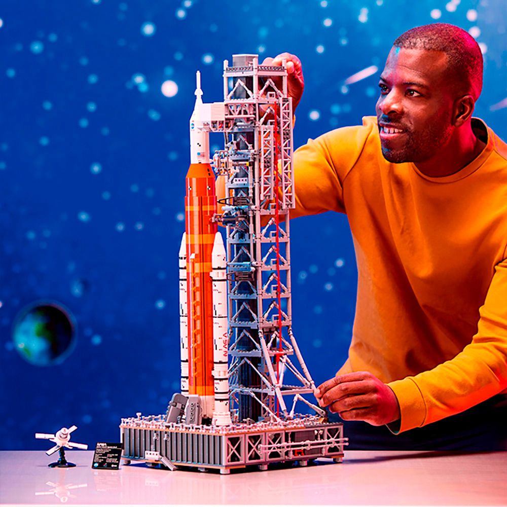 Конструктор LEGO Icons Система космічного запуску NASA «Артеміда» (10341)