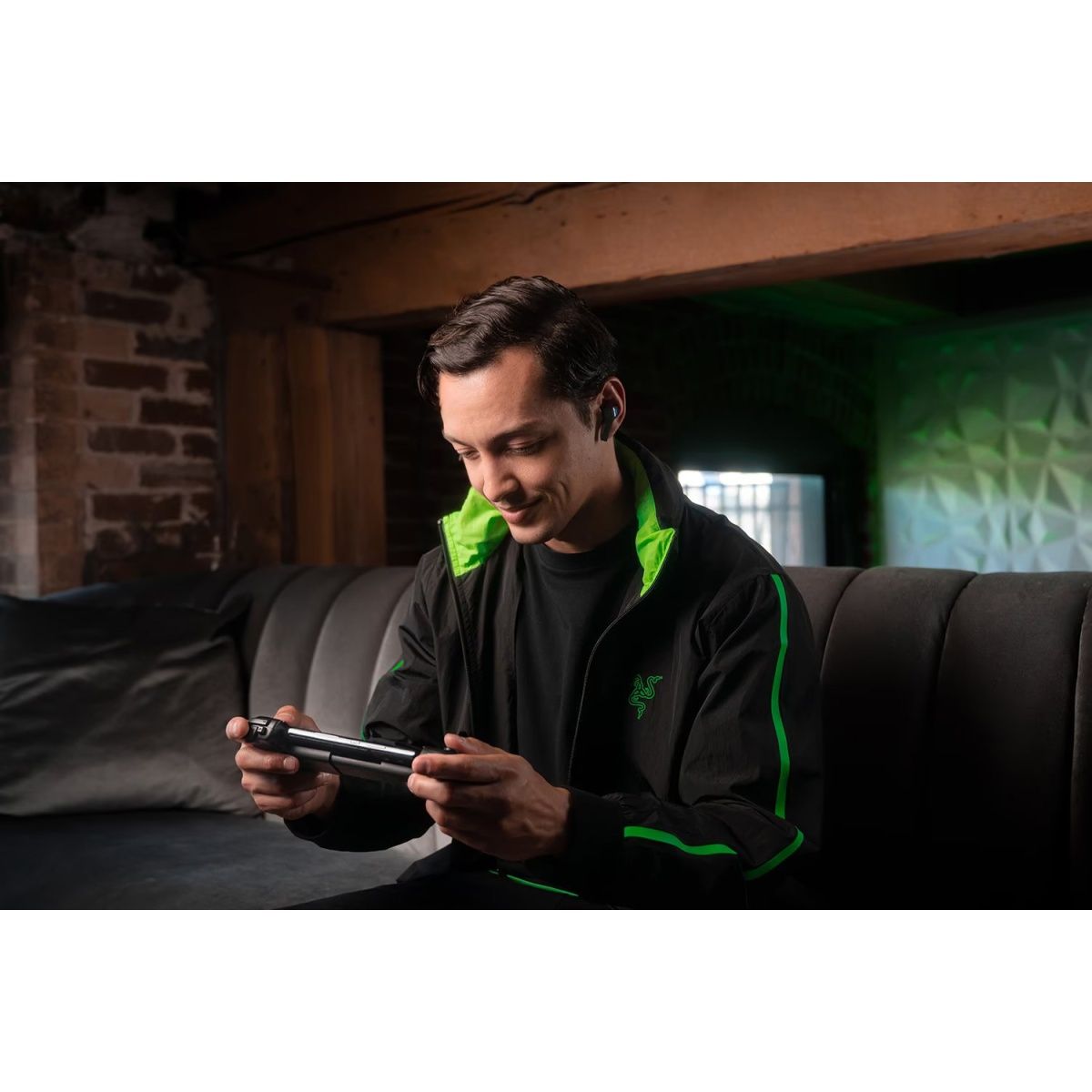 Геймпад Razer Kishi V2 for iOS Lightning Black (RZ06-04190100-R3M1)