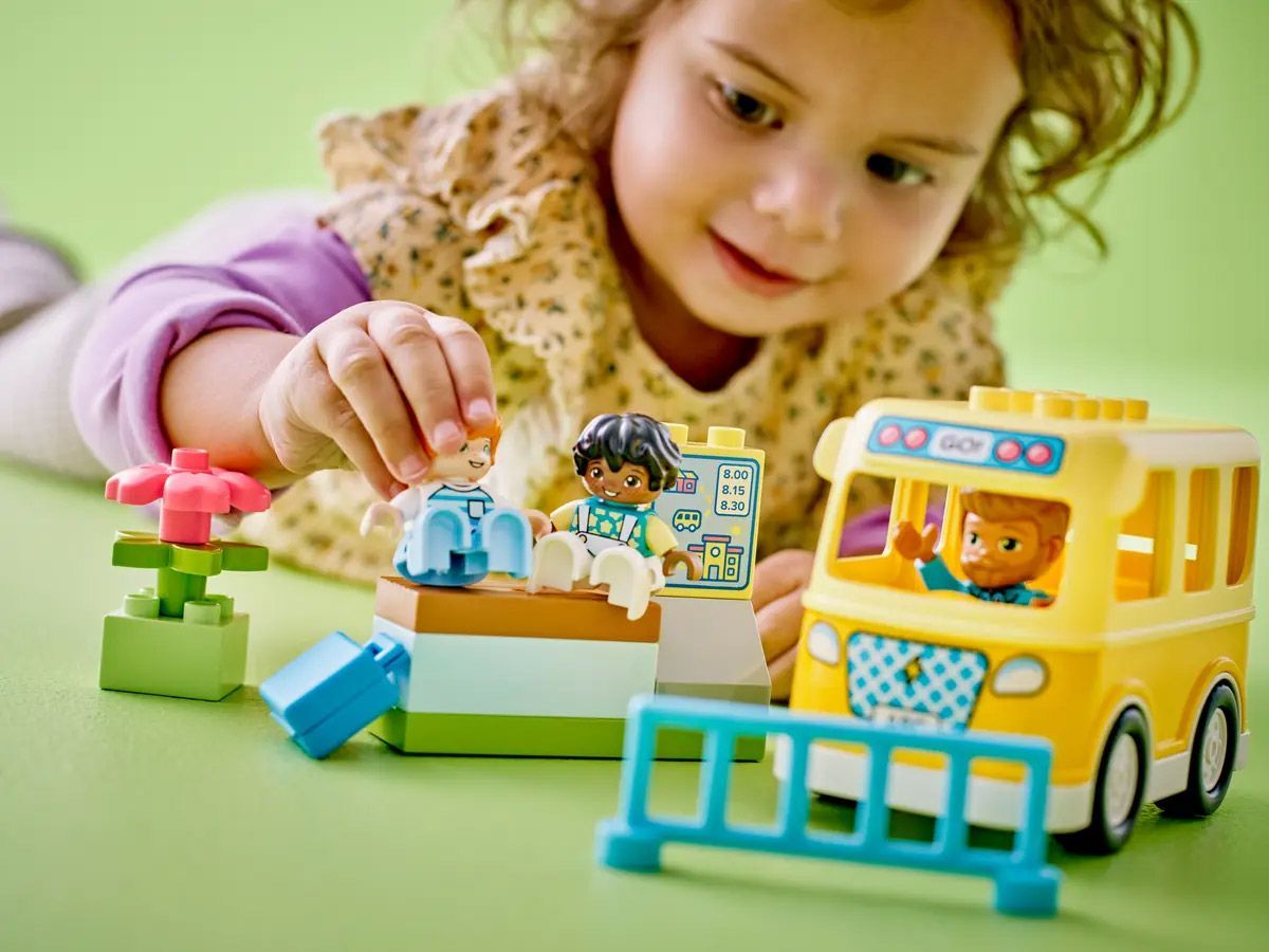 Конструктор LEGO DUPLO Поїздка на автобусі (10988)