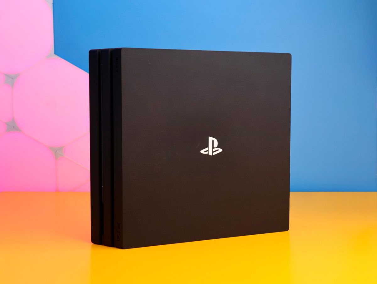 Ігрова консоль Sony PlayStation 4 Pro 1TB Black Б/У фото 2