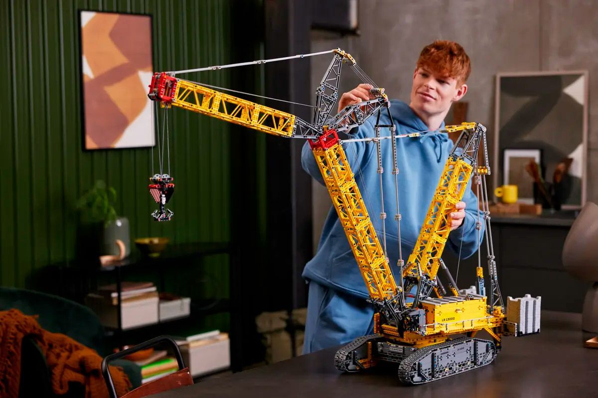 Конструктор LEGO Technic Гусеничний підйомний кран Liebherr LR 13000 (42146)