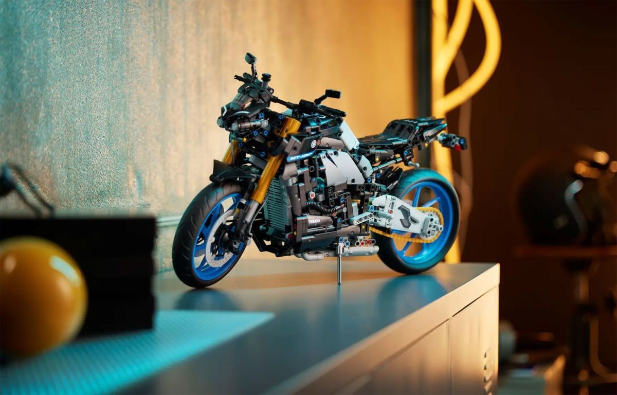 Конструктор LEGO Technic Yamaha MT-10 SP (42159)