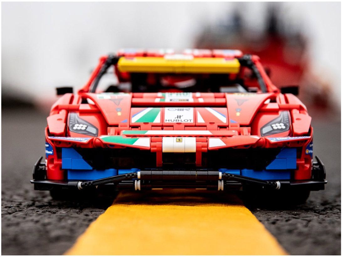 Конструктор LEGO Technic Ferrari 488 GTE AF Corse 51 (42125)