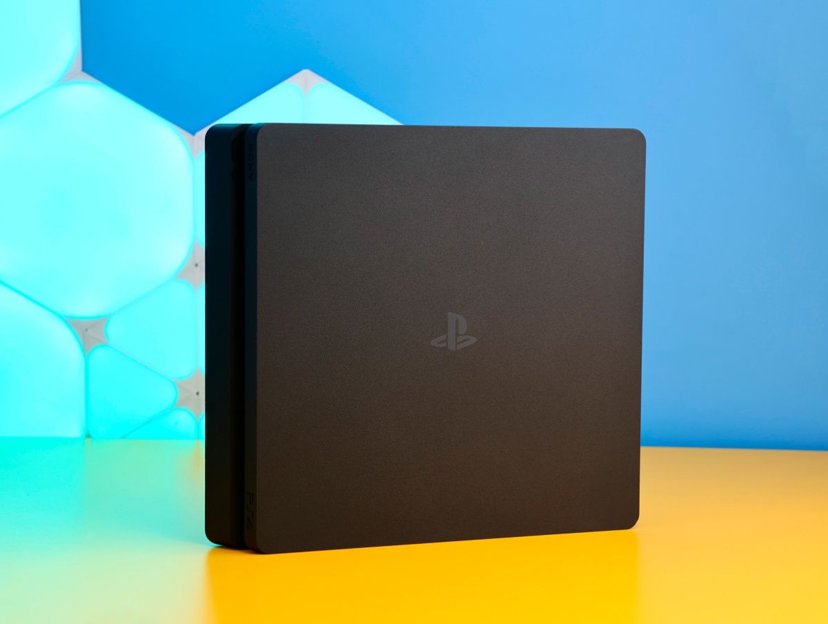 Ігрова консоль Sony PlayStation 4 Slim 1TB Black Б/У фото 2