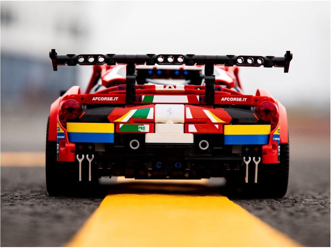 Конструктор LEGO Technic Ferrari 488 GTE AF Corse 51 (42125)