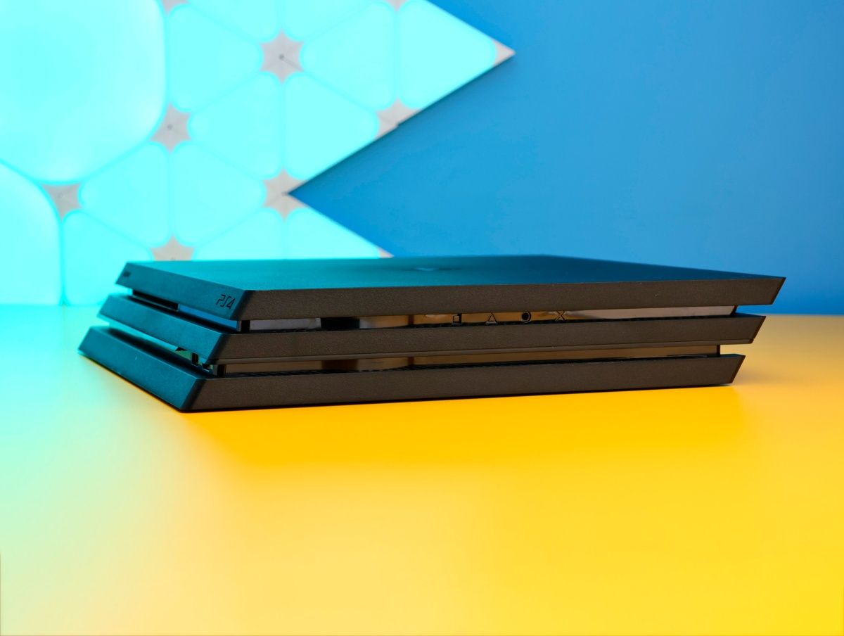 Ігрова консоль Sony PlayStation 4 Pro 1TB Black Б/У фото 3