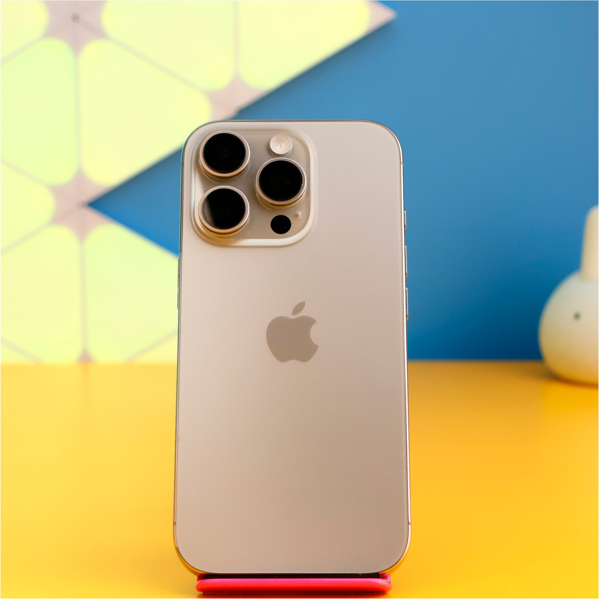 Смартфон Apple iPhone 16 Pro 1TB Natural Titanium (MYNX3) Б/У