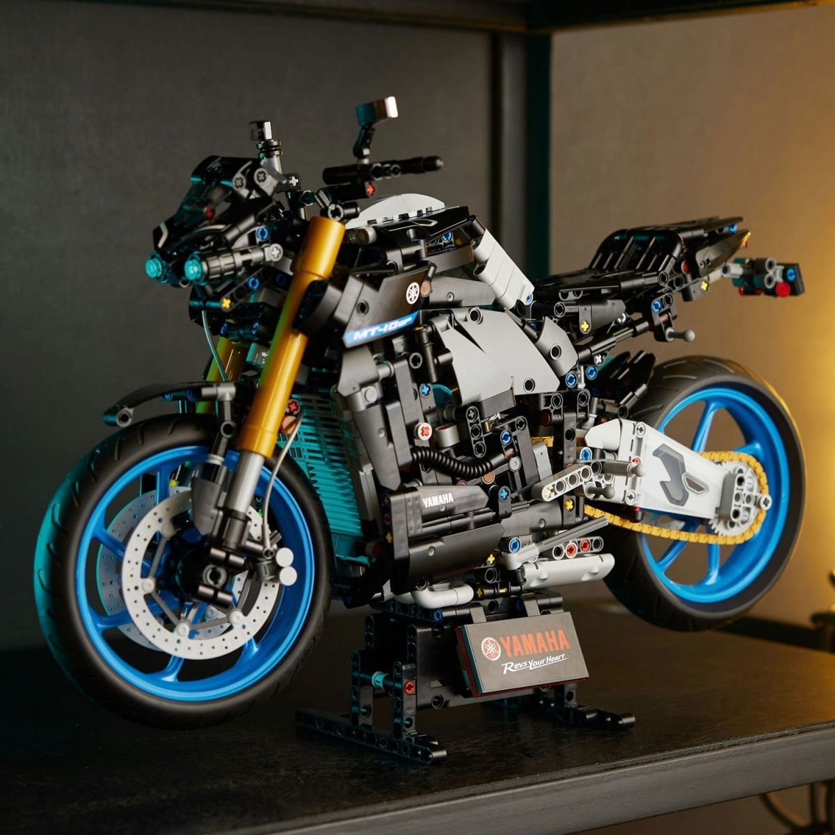 Конструктор LEGO Technic Yamaha MT-10 SP (42159)
