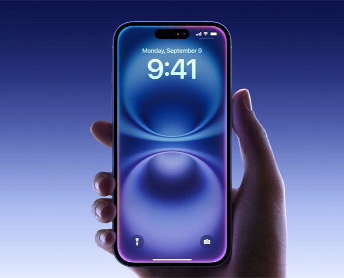 Технология OLED и Dynamic Island обеспечивают яркие цвета