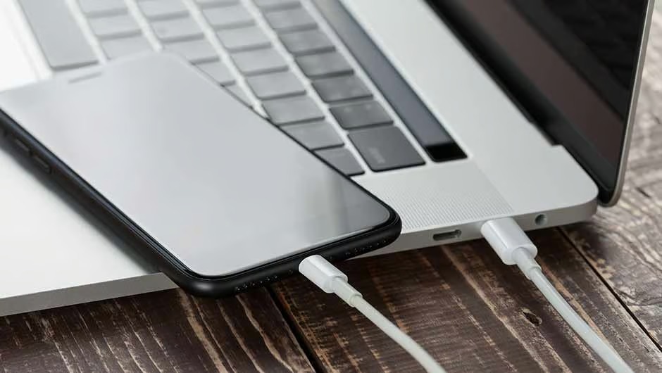 iPhone не заряжается только от компьютера Почему iPhone не заряжается только от компьютера