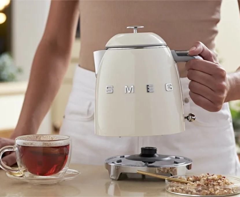 Міні-чайник від Smeg