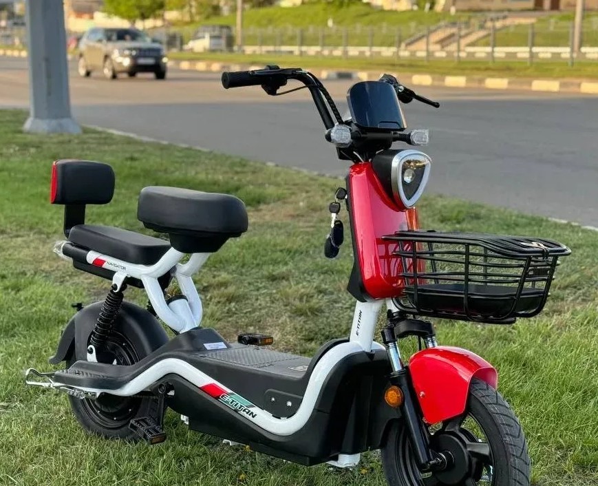 Бюджетний електроскутер E-Titan Navigator