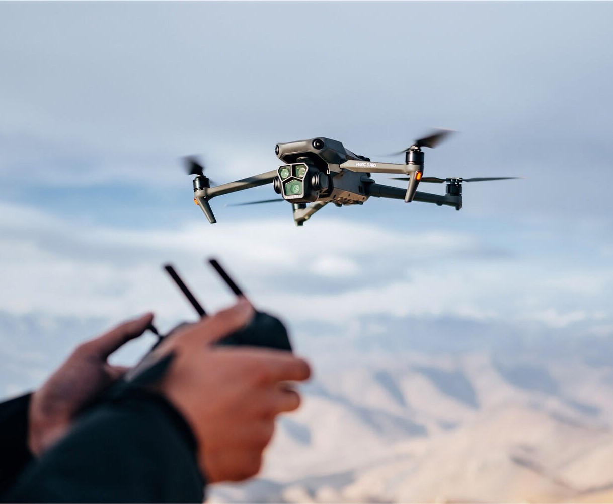 Купити Квадрокоптер DJI Mavic 3 Pro Fly More Combo with DJI RC недорого