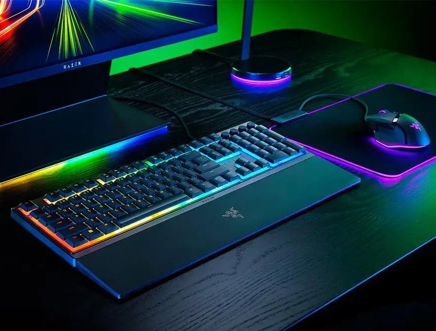 Брендова повнорозмірна ігрова клавіатура Razer