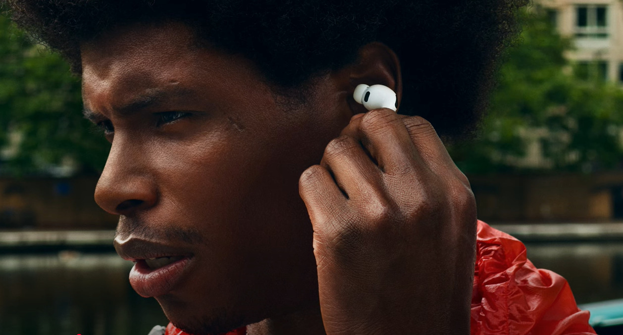 Удобные наушники AirPods Pro 3