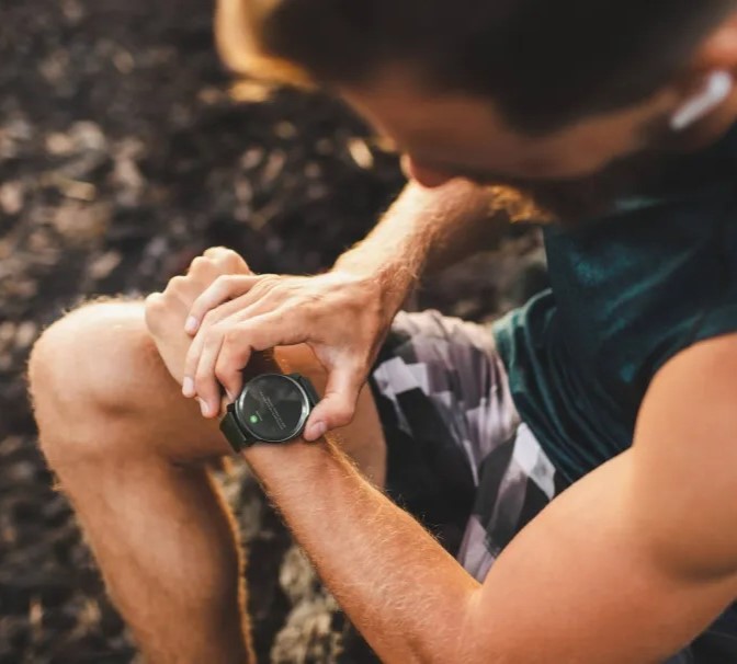 26 спортивных режимов в Motorola Moto Watch 100 Phantom Black