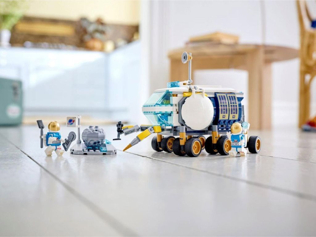 3677959562_w640_h640_lego-city-lunohod.jpg