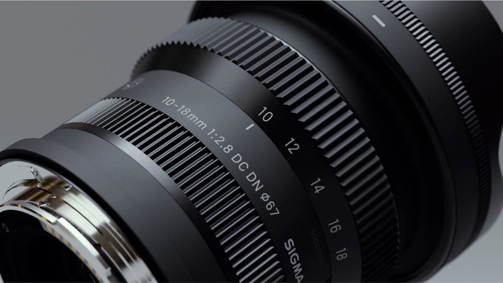 sigma-10-18mm-f-2-8-dc-dn-lens-canon-rf-mount-exibart-street-photography-00.jpg