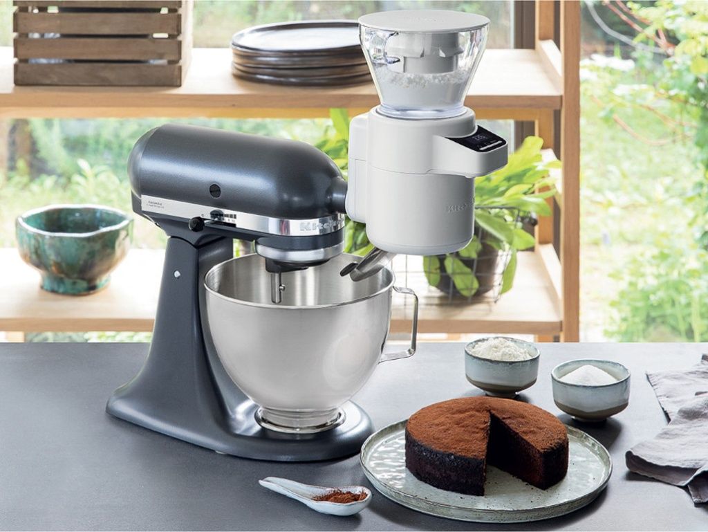 Accessories-stainless-steel-bowl-4.3L-silver-mixer-with-bowl-and-attachment-in-the-kitchen.jpg Accessories-stainless-steel-bowl-4.3L-silver-mixer-with-bowl-and-attachment-in-the-kitchen.jpg