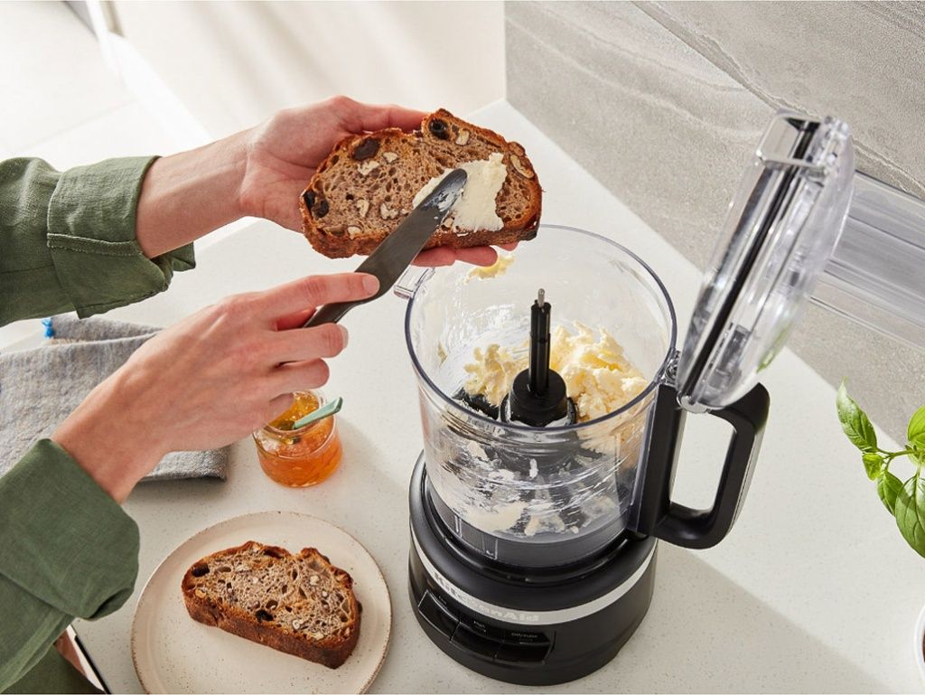 Food-processor-2.1L-onyx-black-woman-making-butter-in-processor.jpg Food-processor-2.1L-onyx-black-woman-making-butter-in-processor.jpg