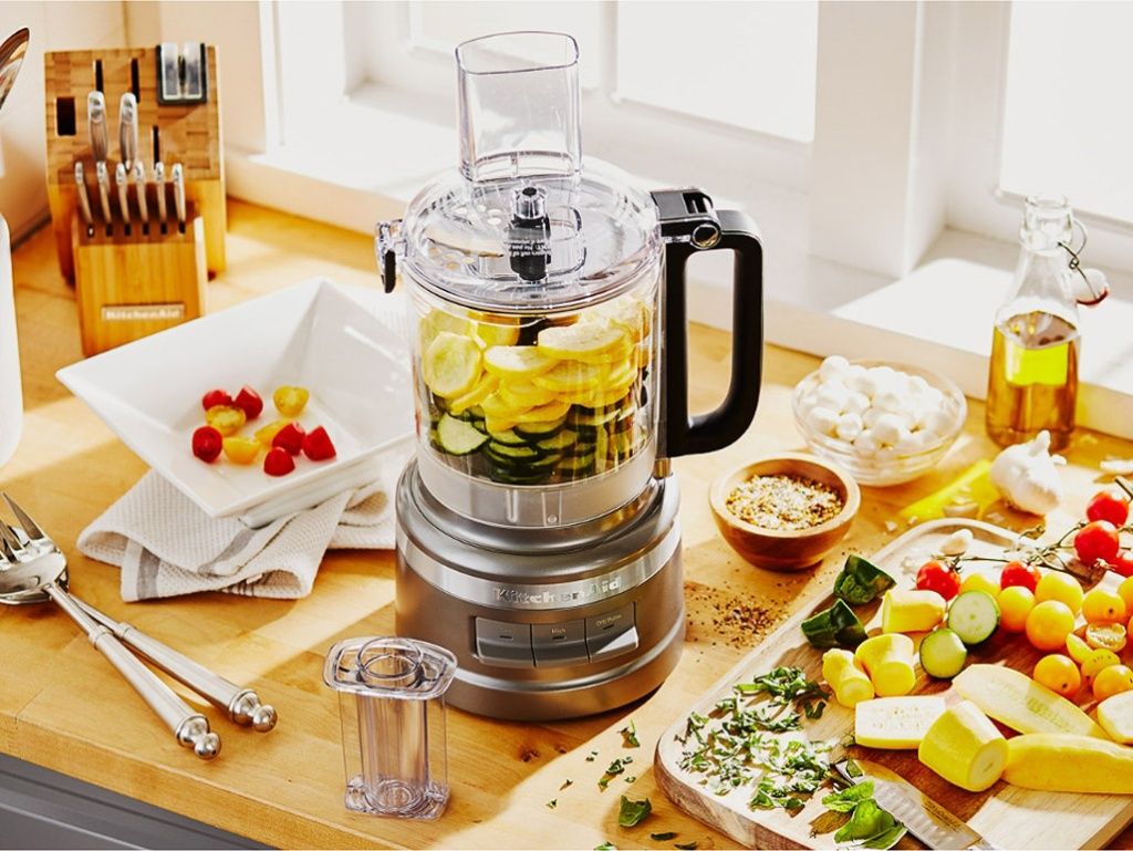 Food-processor-2.1L-silver-food-processor-in-the-kitchen-slicing-vegetables.jpg Food-processor-2.1L-silver-food-processor-in-the-kitchen-slicing-vegetables.jpg