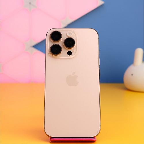 Смартфон Apple iPhone 16 Pro 256GB Desert Titanium (MYNK3) Б/У
