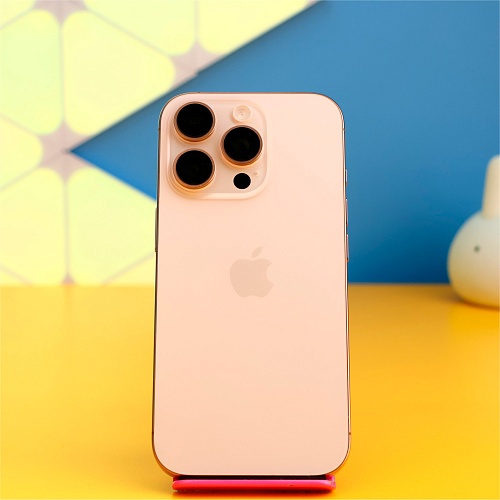 Смартфон Apple iPhone 16 Pro 512GB Desert Titanium (MYNP3) Б/У