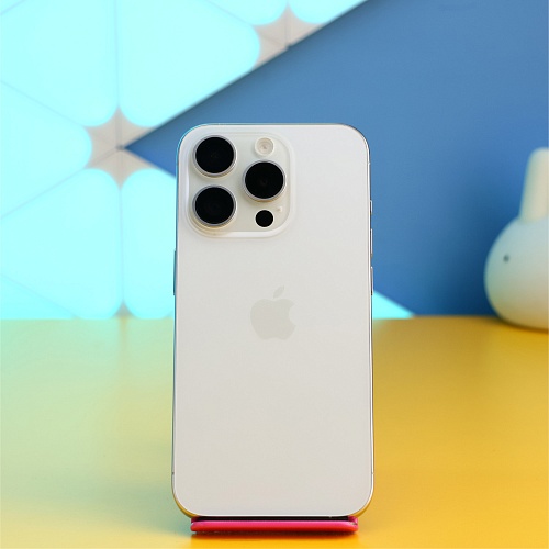 Смартфон Apple iPhone 15 Pro 256GB White Titanium (MTV43) Б/У
