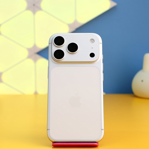 Смартфон Apple iPhone 17 Pro 256GB Silver (MG8G4) Б/У
