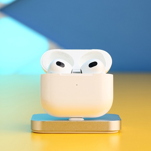 Наушники Apple AirPods 3 with Wireless Charging Case (MME73) Б/У