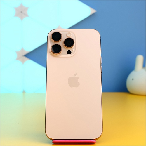 Смартфон Apple iPhone 16 Pro Max 256GB Desert Titanium (MYWX3) Б/У