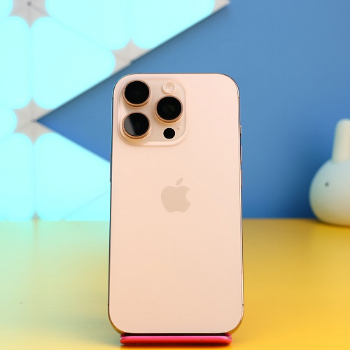 Смартфон Apple iPhone 16 Pro 256GB Desert Titanium (MYNK3) Б/У