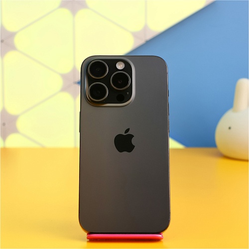 Смартфон Apple iPhone 15 Pro 128GB Black Titanium (MTUV3) Б/У