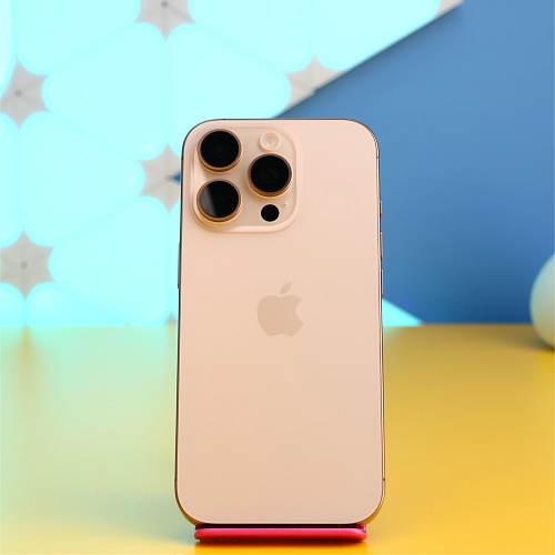 Смартфон Apple iPhone 16 Pro 256GB Desert Titanium (MYNK3) Б/У