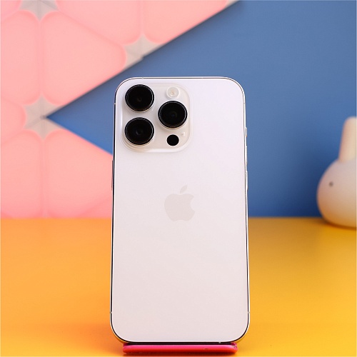 Смартфон Apple iPhone 14 Pro 1TB Silver (MQ2N3) Б/У