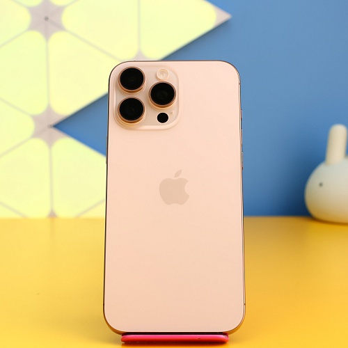 Смартфон Apple iPhone 16 Pro Max 256GB Desert Titanium (MYWX3) Б/У